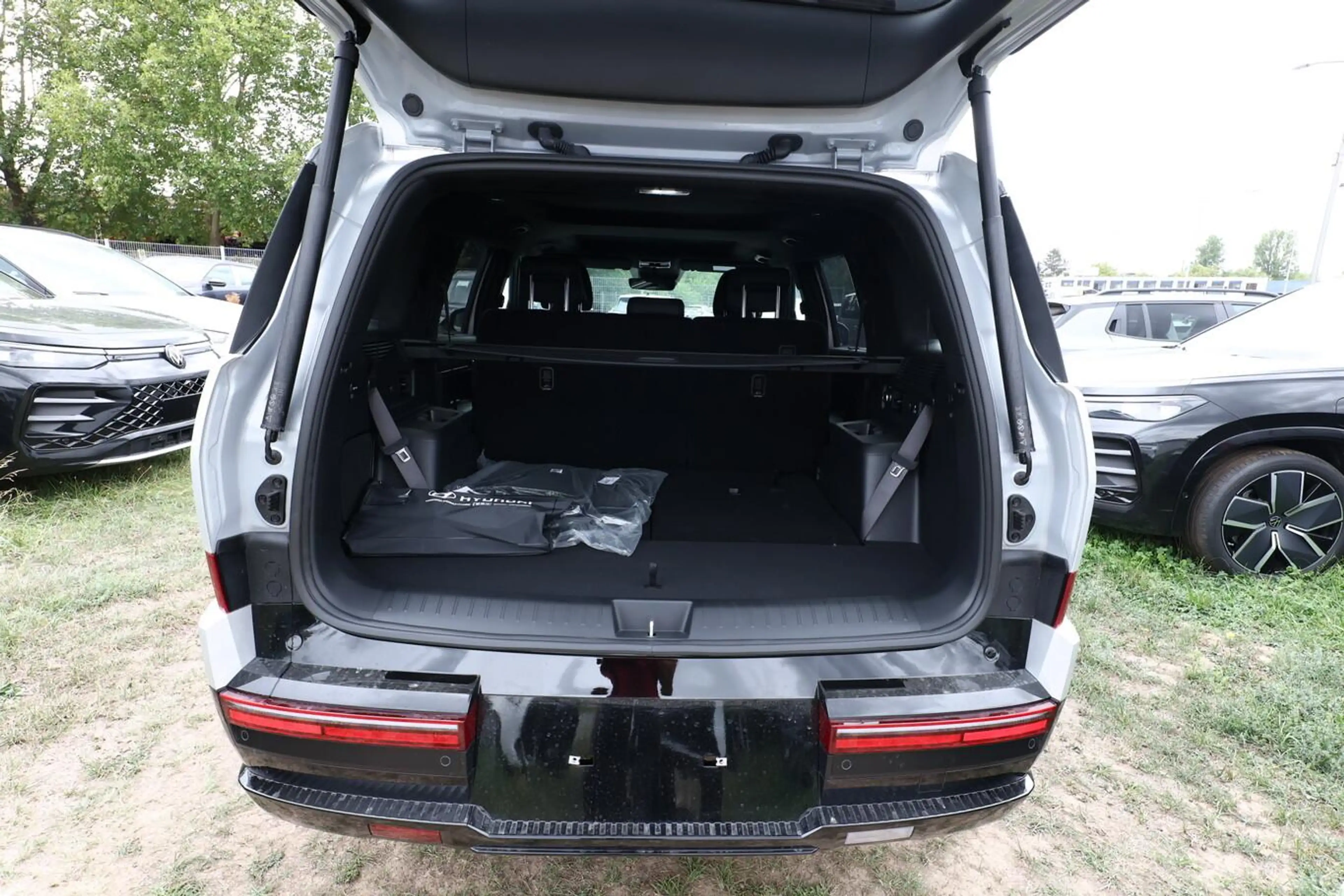 Hyundai SANTA FE HEV 4WD Blackline 7S Nappa Pano 20Z HUD 132 kW ... — photo 11
