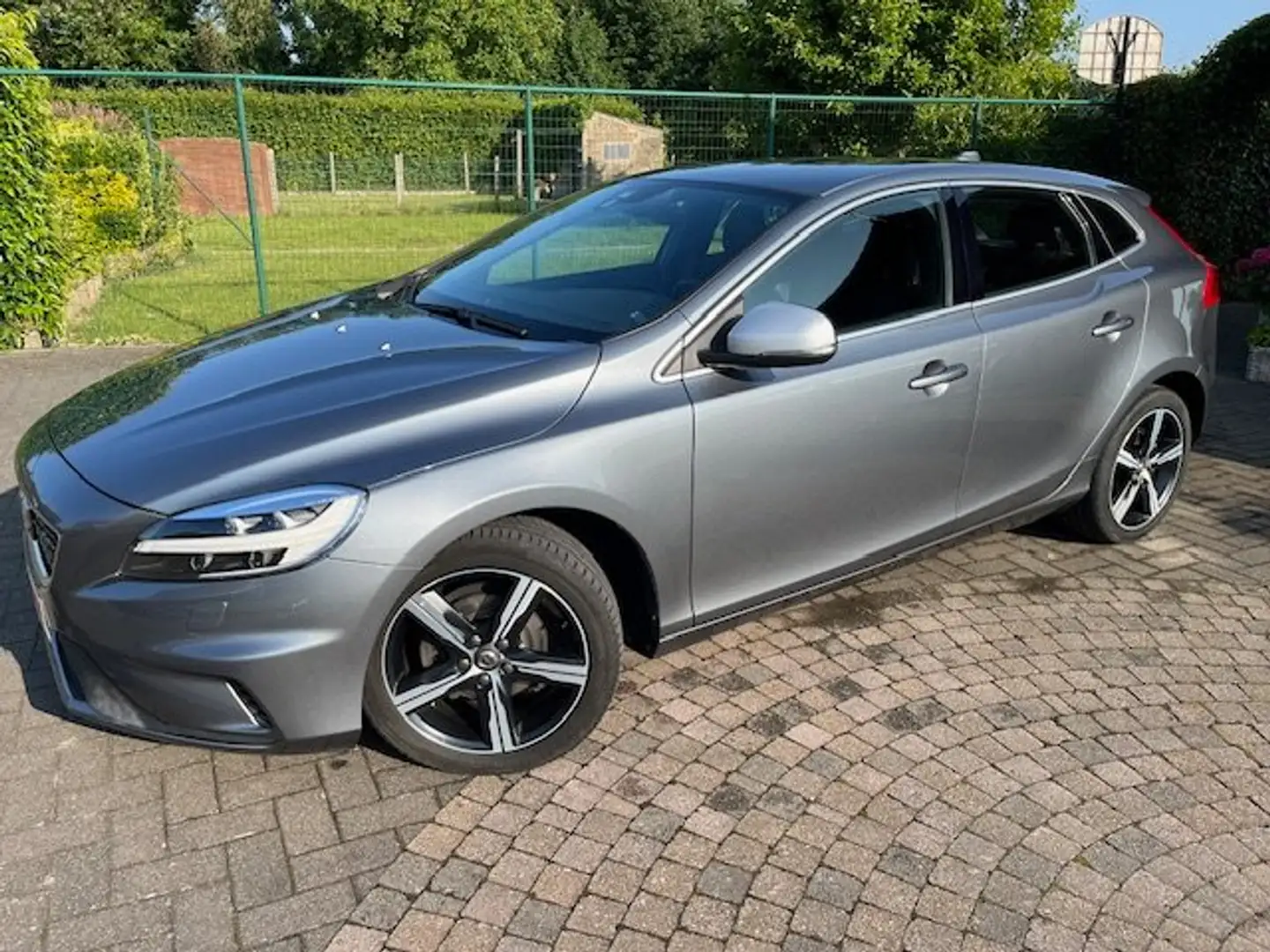 Volvo V40 V40 D2 RDesign TOPPER! Grijs - 1