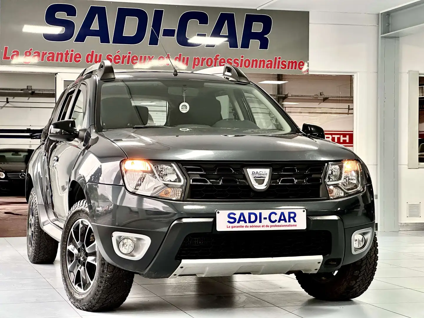 Dacia Duster 1.5 dCi 110cv 4x4 - PRESTIGE - PACK BLACK Gris - 1