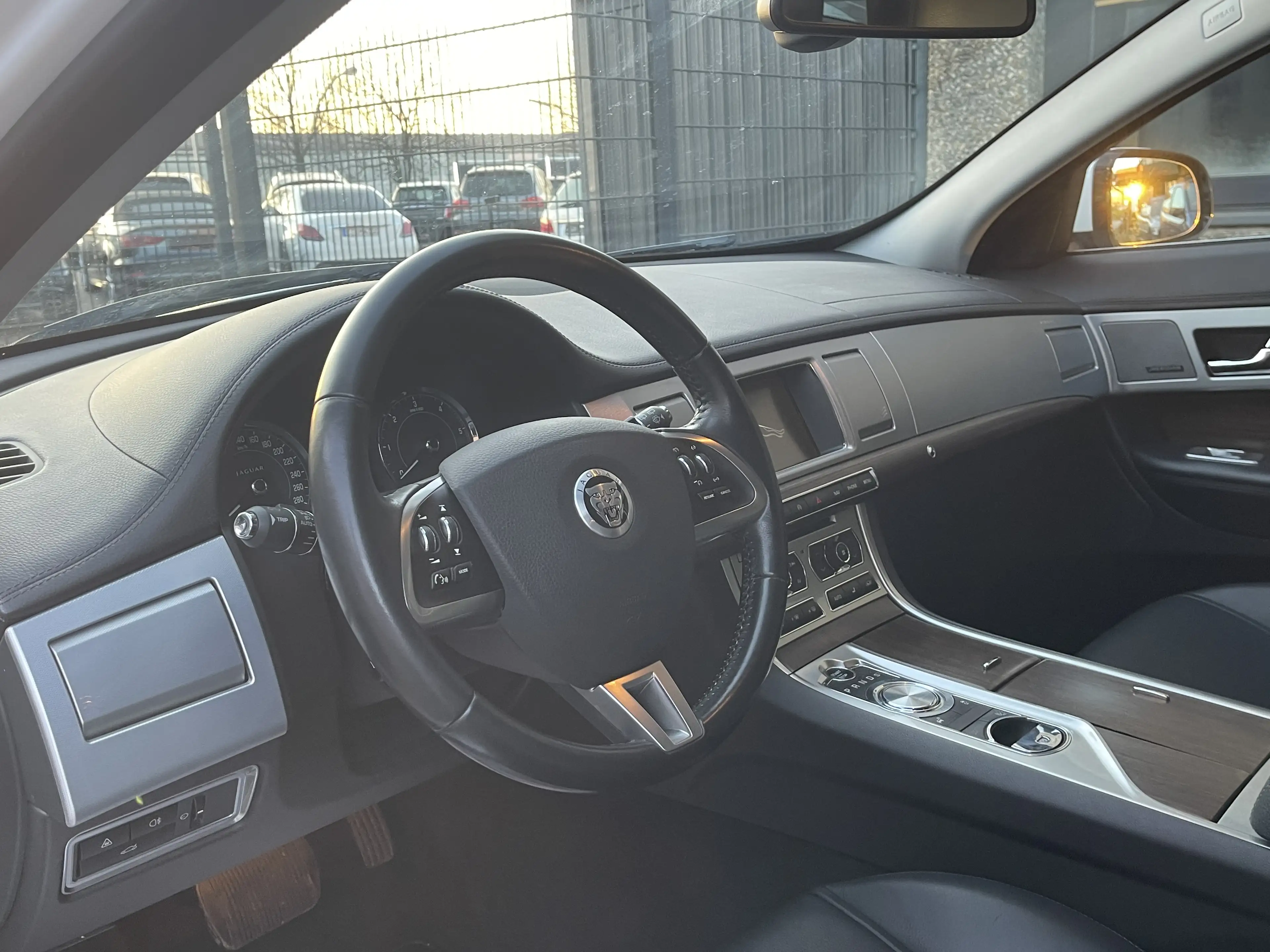Jaguar XF 3.0 V6 Diesel Sportbrake R-Sport Voll Weiss 2.Hand — photo 3