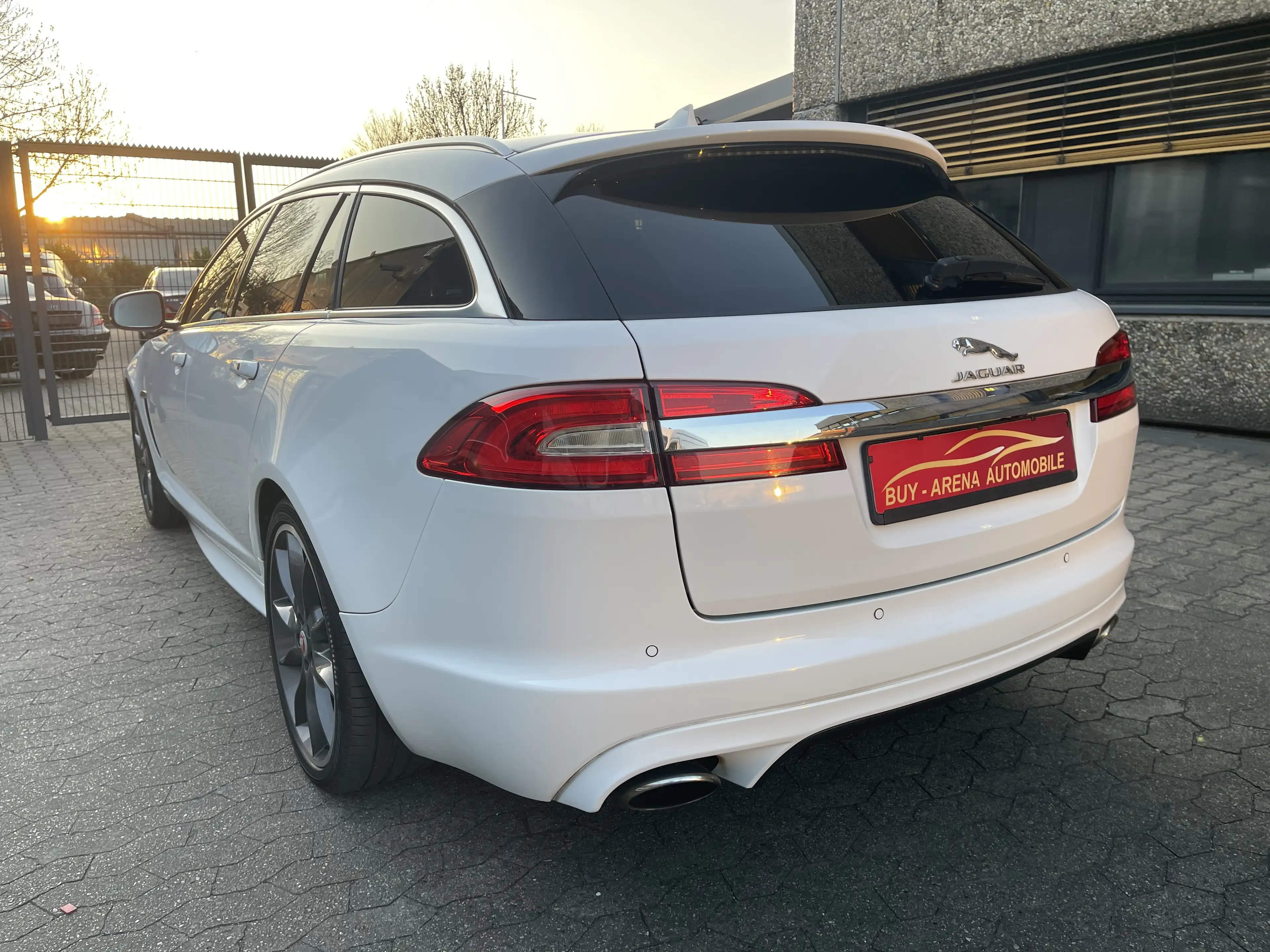 Jaguar XF 3.0 V6 Diesel Sportbrake R-Sport Voll Weiss 2.Hand — photo 2