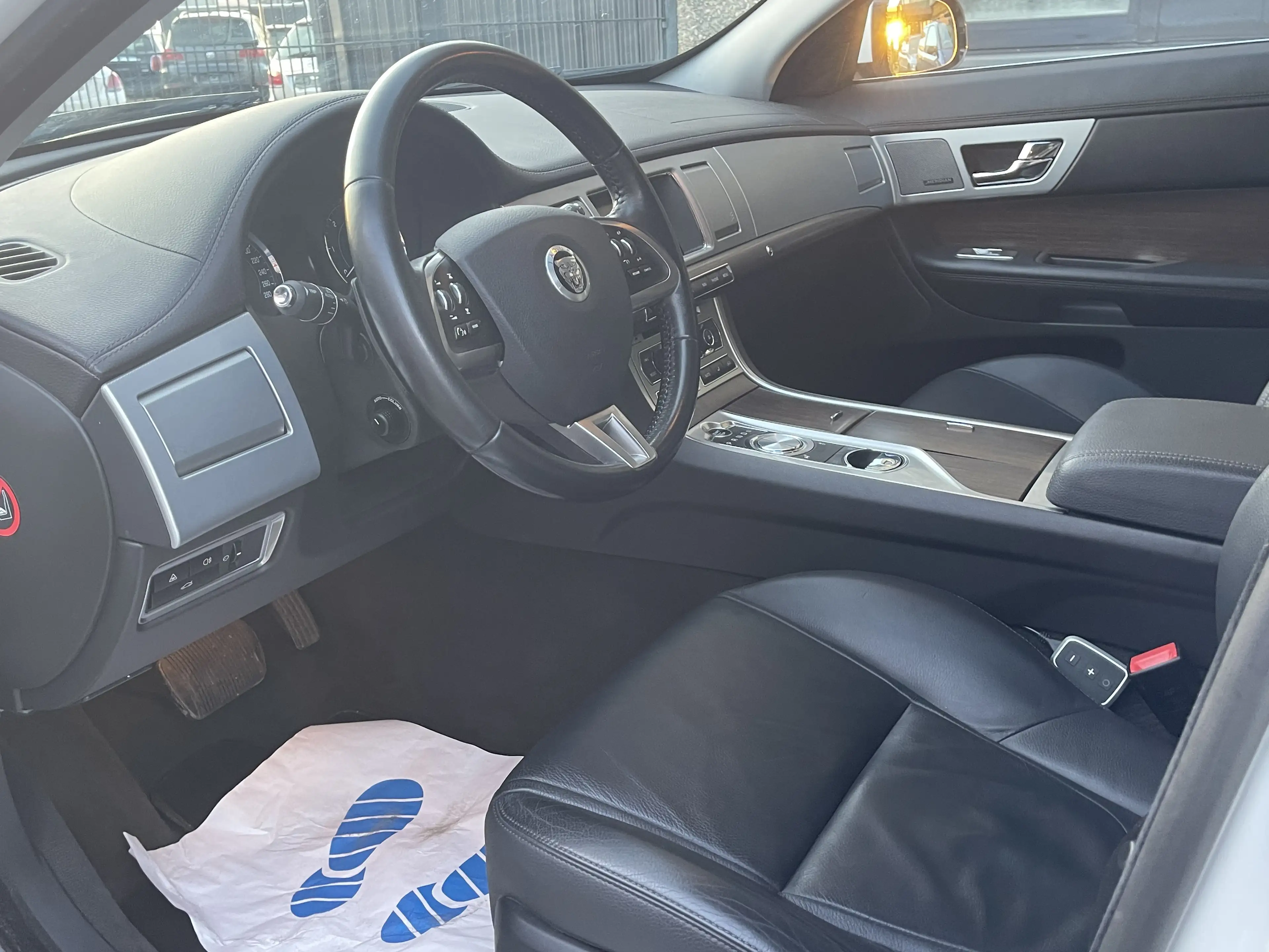 Jaguar XF 3.0 V6 Diesel Sportbrake R-Sport Voll Weiss 2.Hand — photo 14