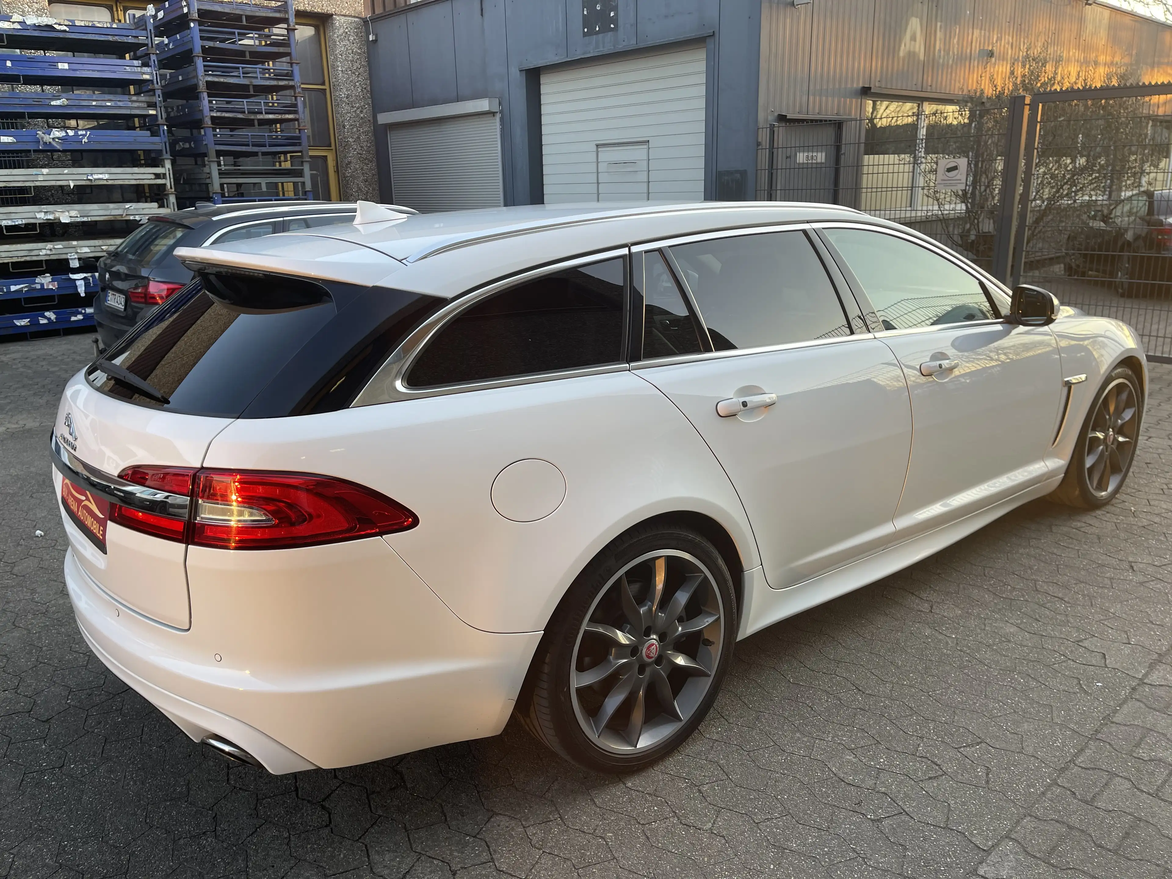 Jaguar XF 3.0 V6 Diesel Sportbrake R-Sport Voll Weiss 2.Hand — photo 13