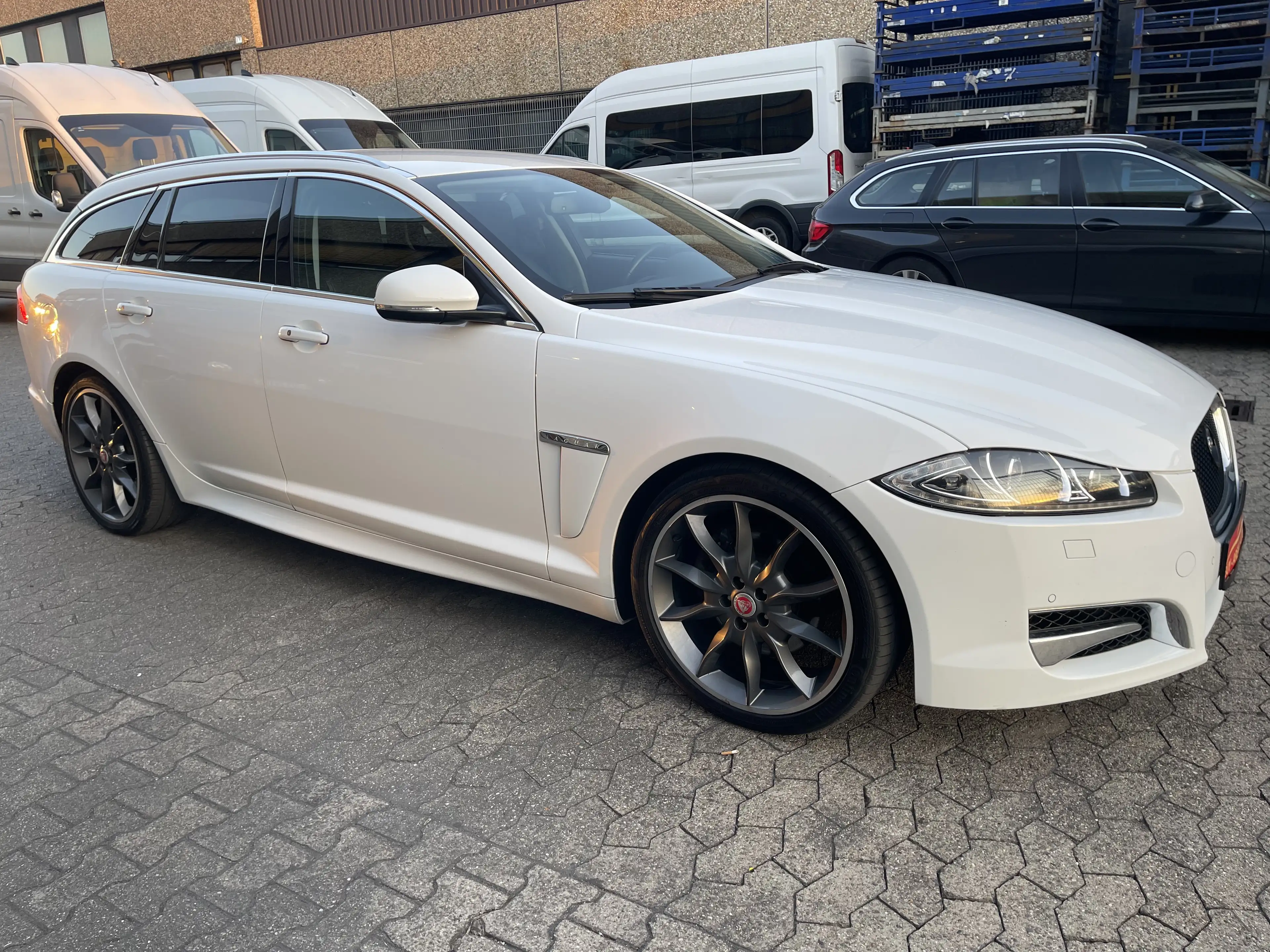 Jaguar XF 3.0 V6 Diesel Sportbrake R-Sport Voll Weiss 2.Hand — photo 12