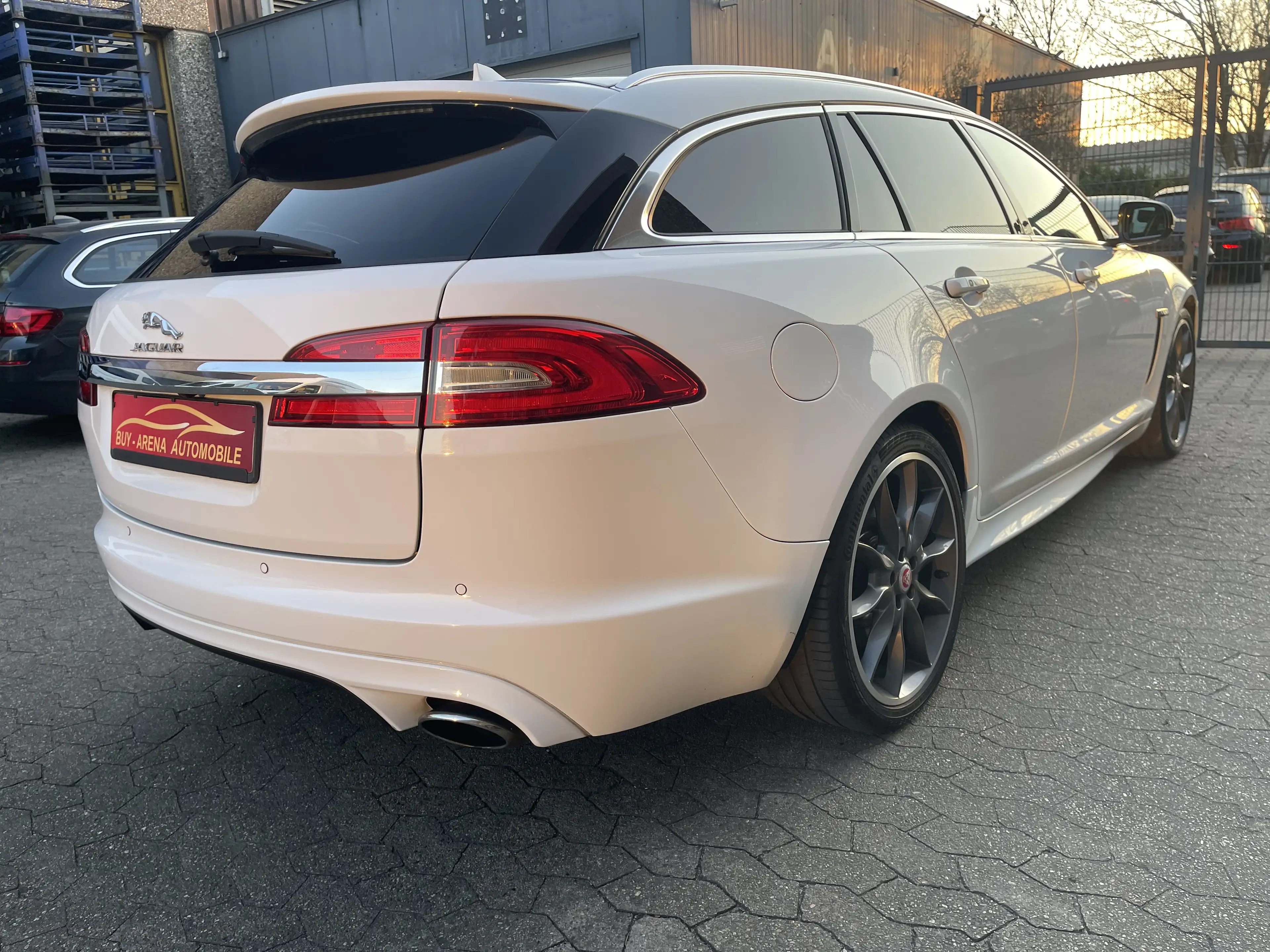 Jaguar XF 3.0 V6 Diesel Sportbrake R-Sport Voll Weiss 2.Hand — photo 15