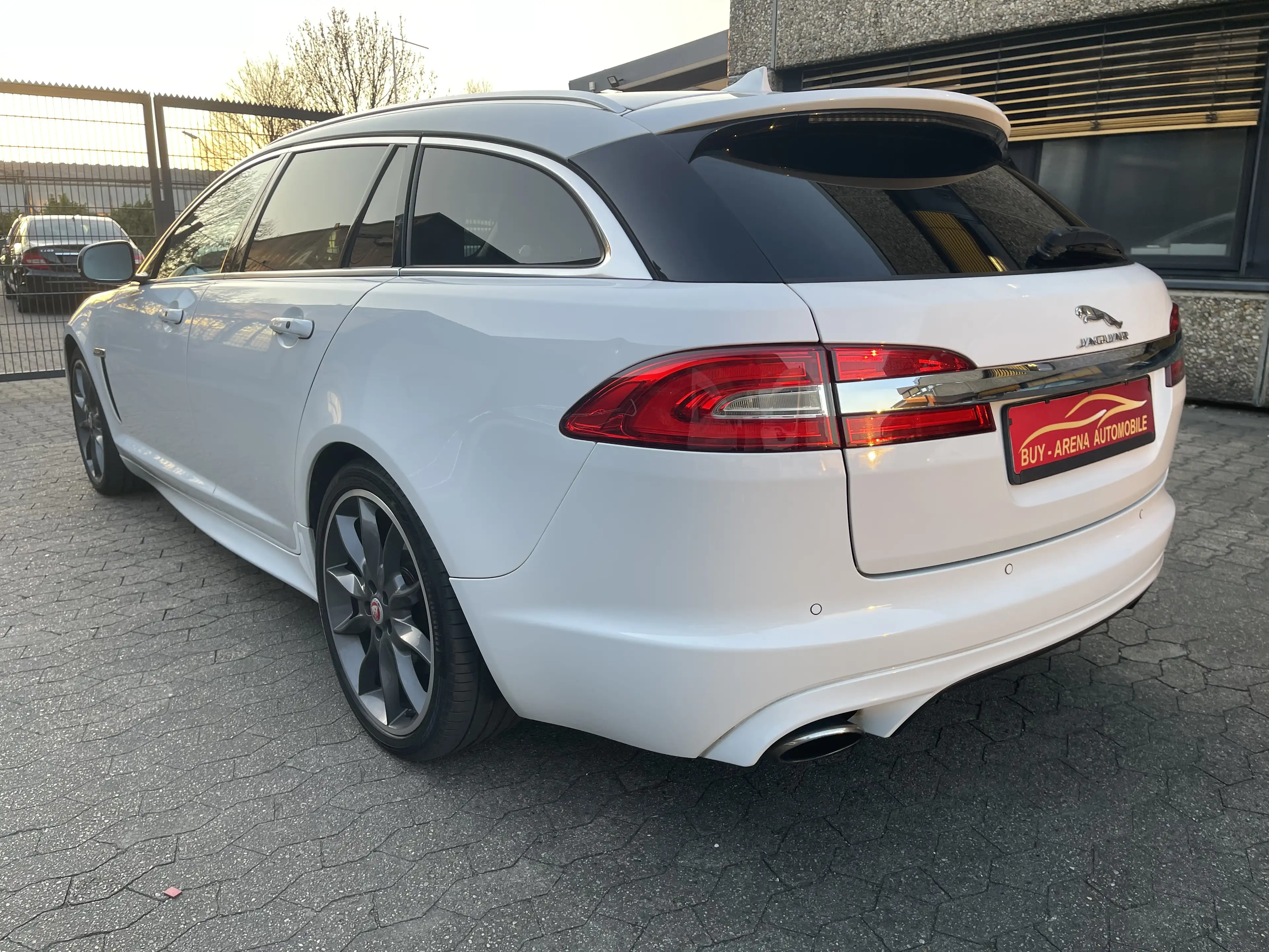 Jaguar XF 3.0 V6 Diesel Sportbrake R-Sport Voll Weiss 2.Hand — photo 6