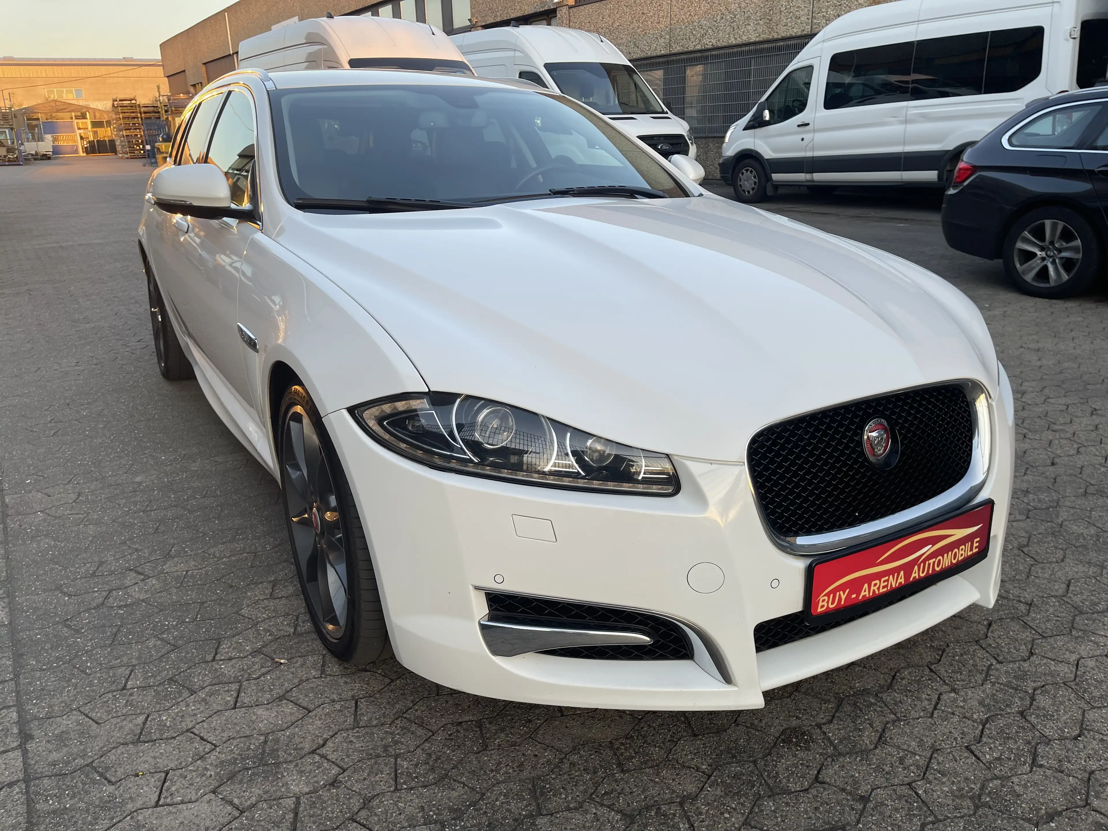 Jaguar XF 3.0 V6 Diesel Sportbrake R-Sport Voll Weiss 2.Hand — photo 5