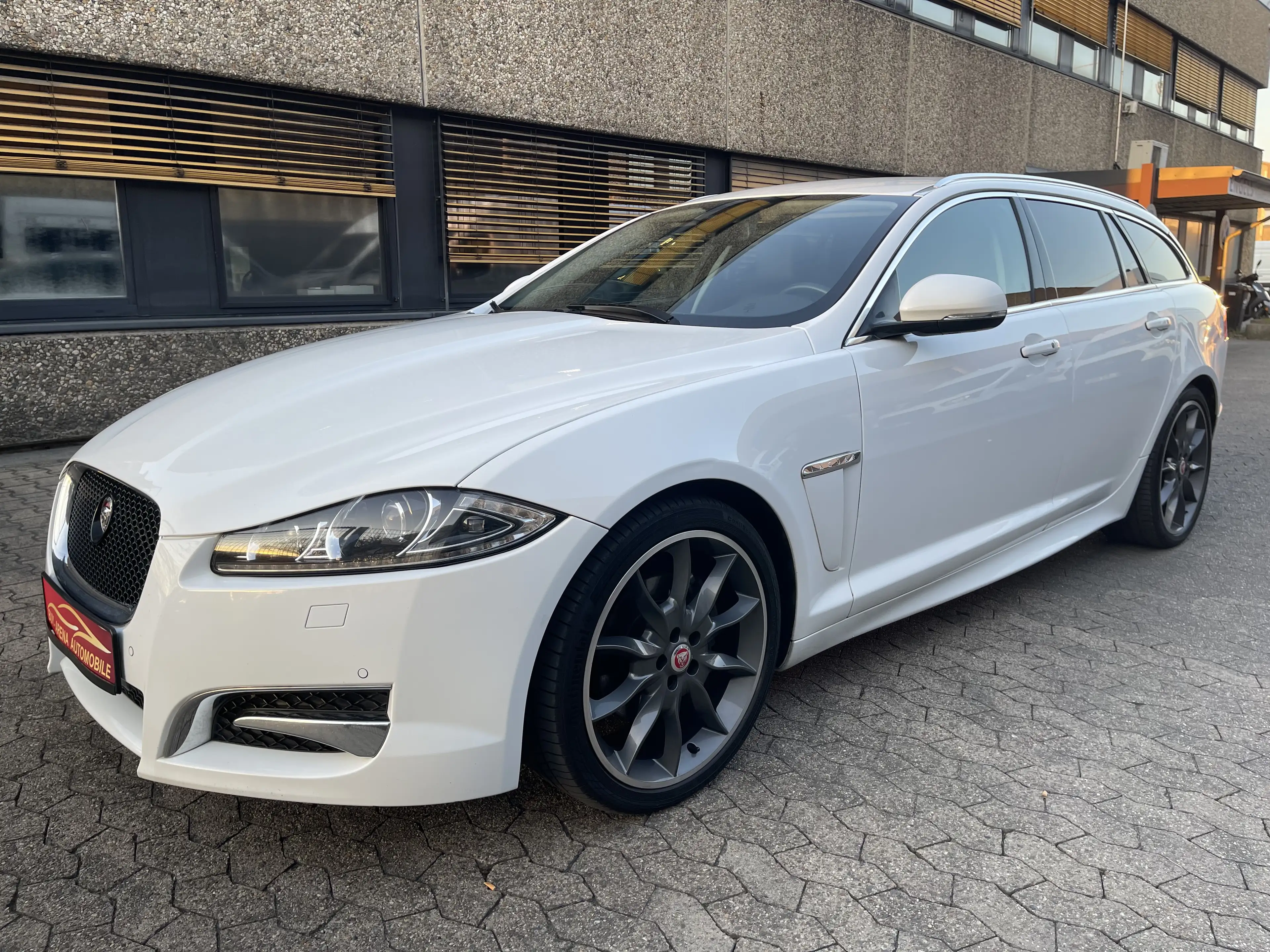 Jaguar XF 3.0 V6 Diesel Sportbrake R-Sport Voll Weiss 2.Hand — photo 10