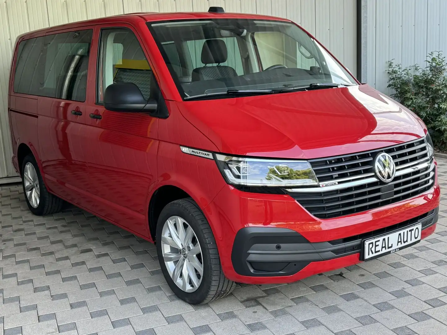 Volkswagen T6 Multivan 6.1 TDI DSG 4Motion DSG ACC*AHK*LED Rot - 2
