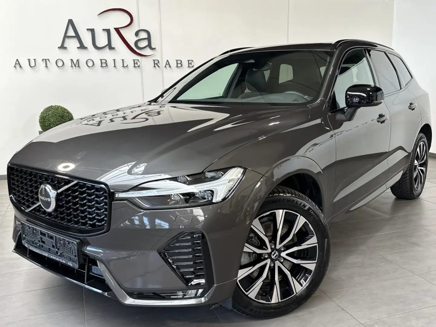 Volvo XC60 B4 D AWD Plus Dark NAV+LED+AHK+H&K+PANORAMA Gris - 1