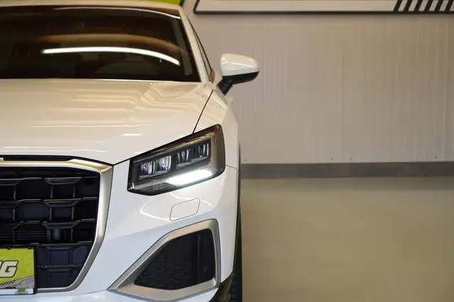 Audi Q2 view 10