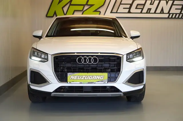 Audi Q2 view 9