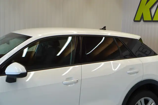 Audi Q2 view 12