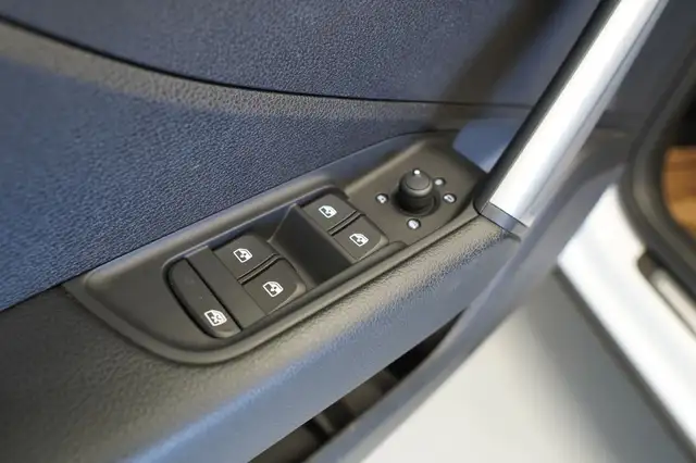 Audi Q2 view 14