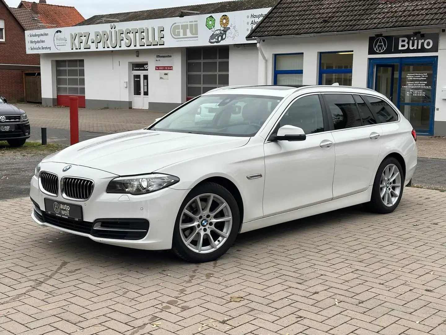 BMW 520 d Touring, Aut, Pano, Spur, Head Up, AHK Blanc - 1