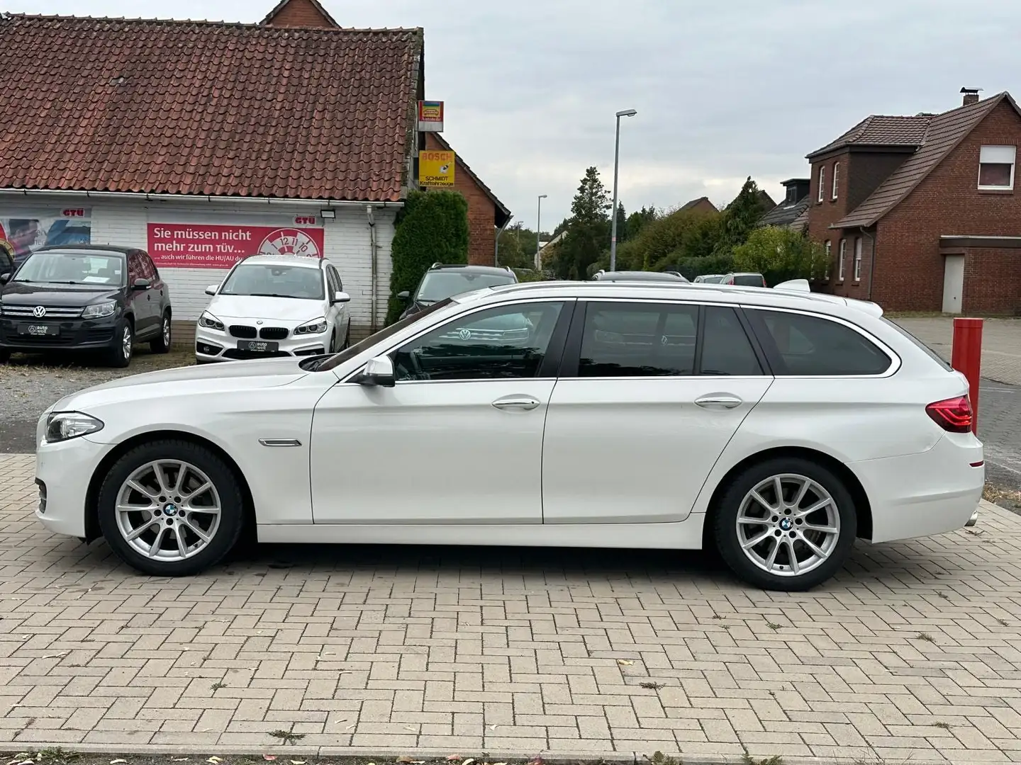 BMW 520 d Touring, Aut, Pano, Spur, Head Up, AHK Blanc - 2