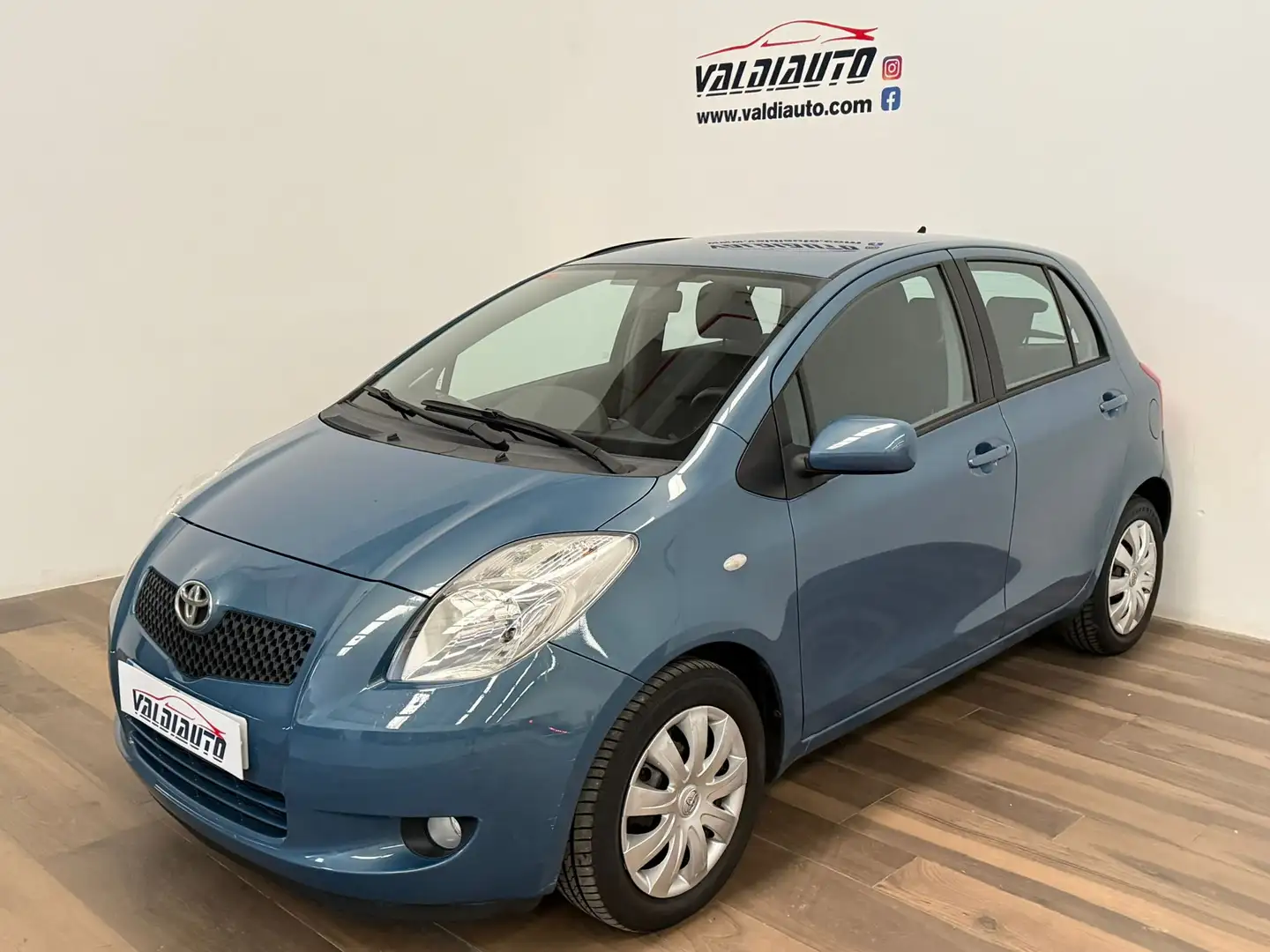 Toyota Yaris 1.3 VVT-i Sol Azul - 1
