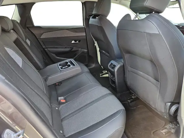 Peugeot 308 view 11