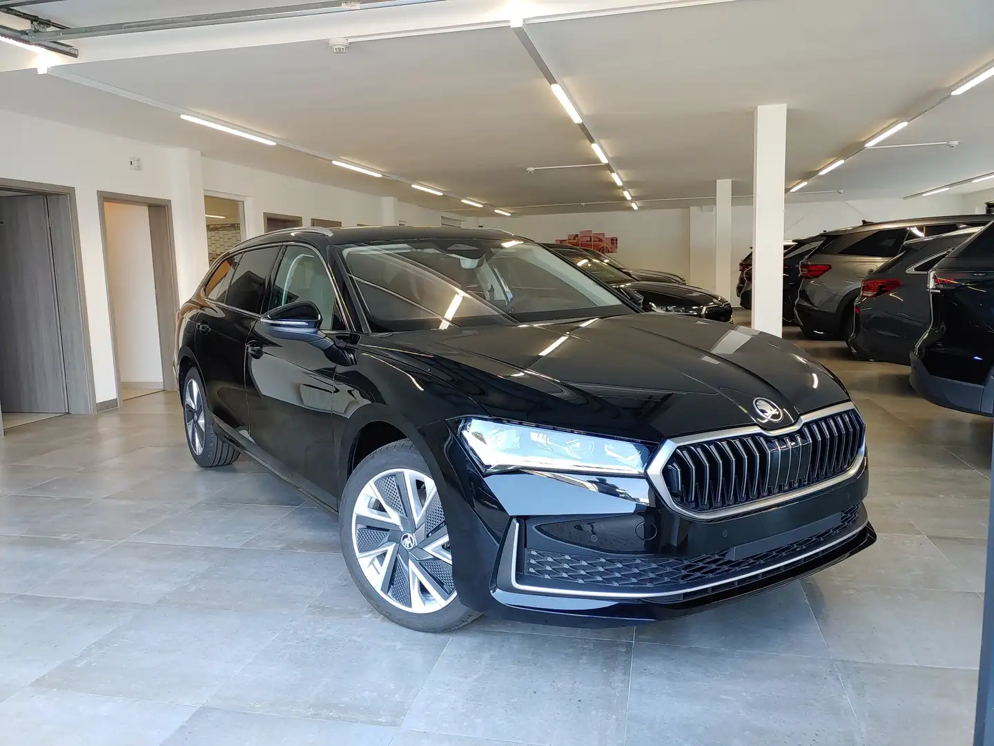 Skoda Superb Combi 1.5 eTSI DSG Selection Matrix/Headup/EasyO. Black - 2