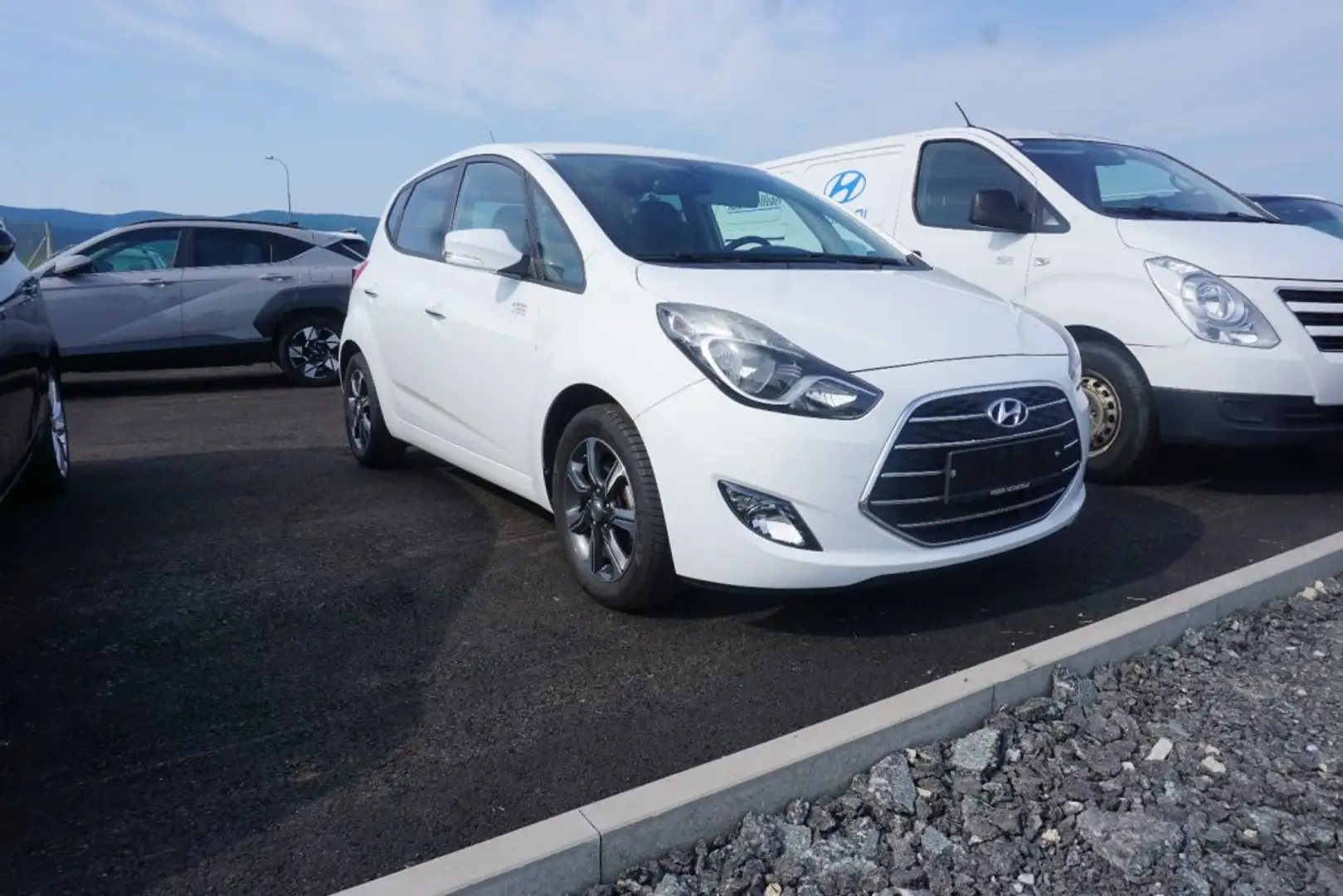 Hyundai iX20 Edition 25 1,4 CVVT 203j Weiß - 2