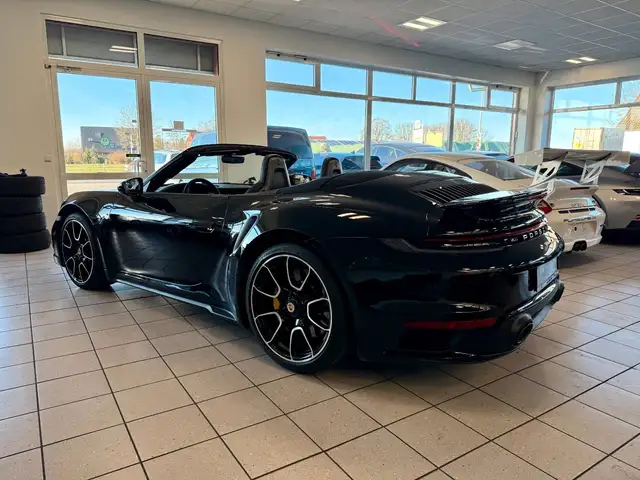 Porsche 911 view 4