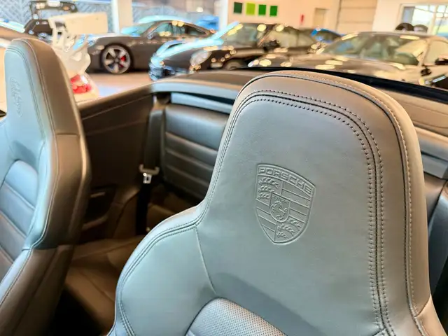 Porsche 911 view 10