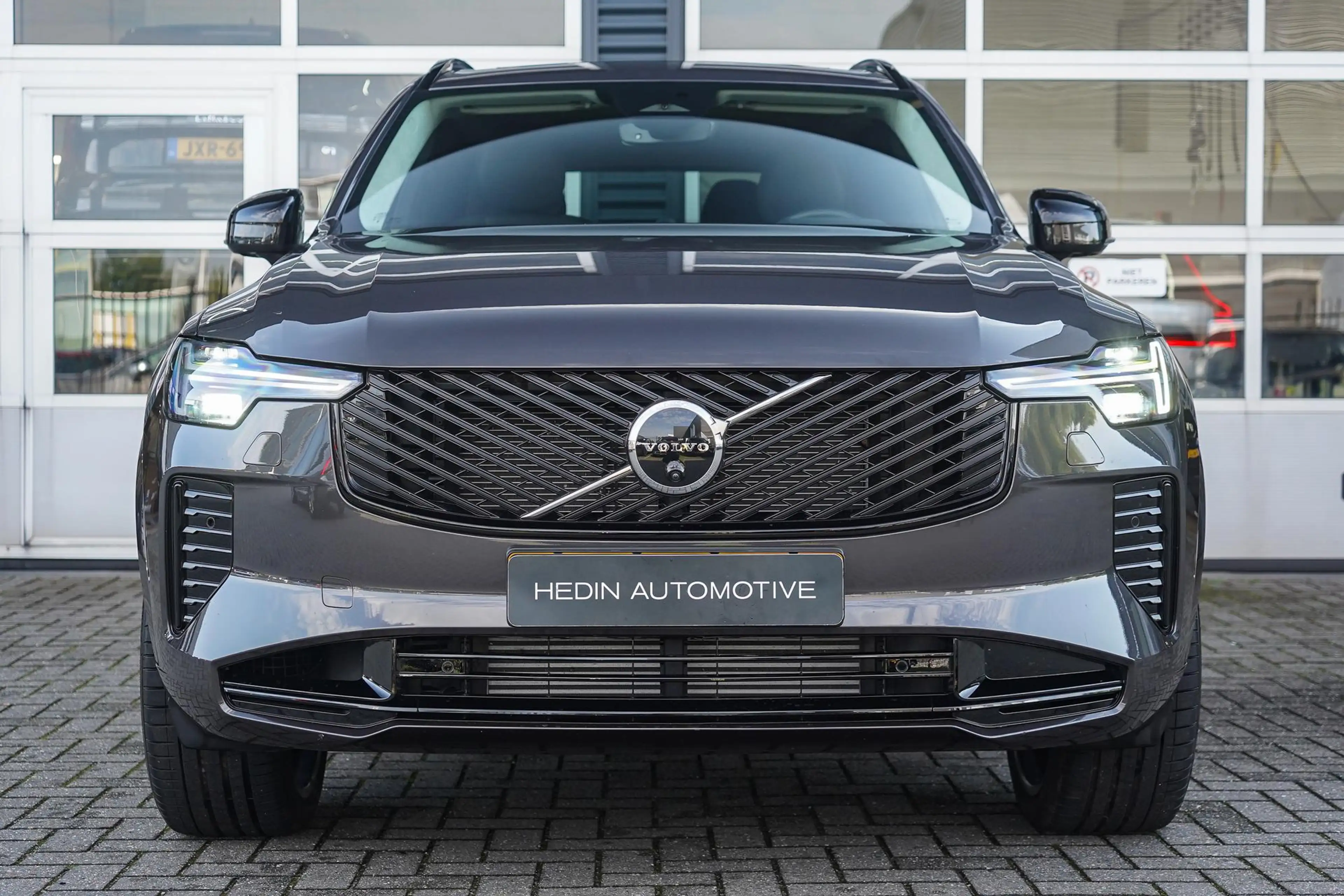 Volvo XC90 2.0 T8 Plug-in hybrid AWD Ultra Dark | Bowers & Wi — photo 2