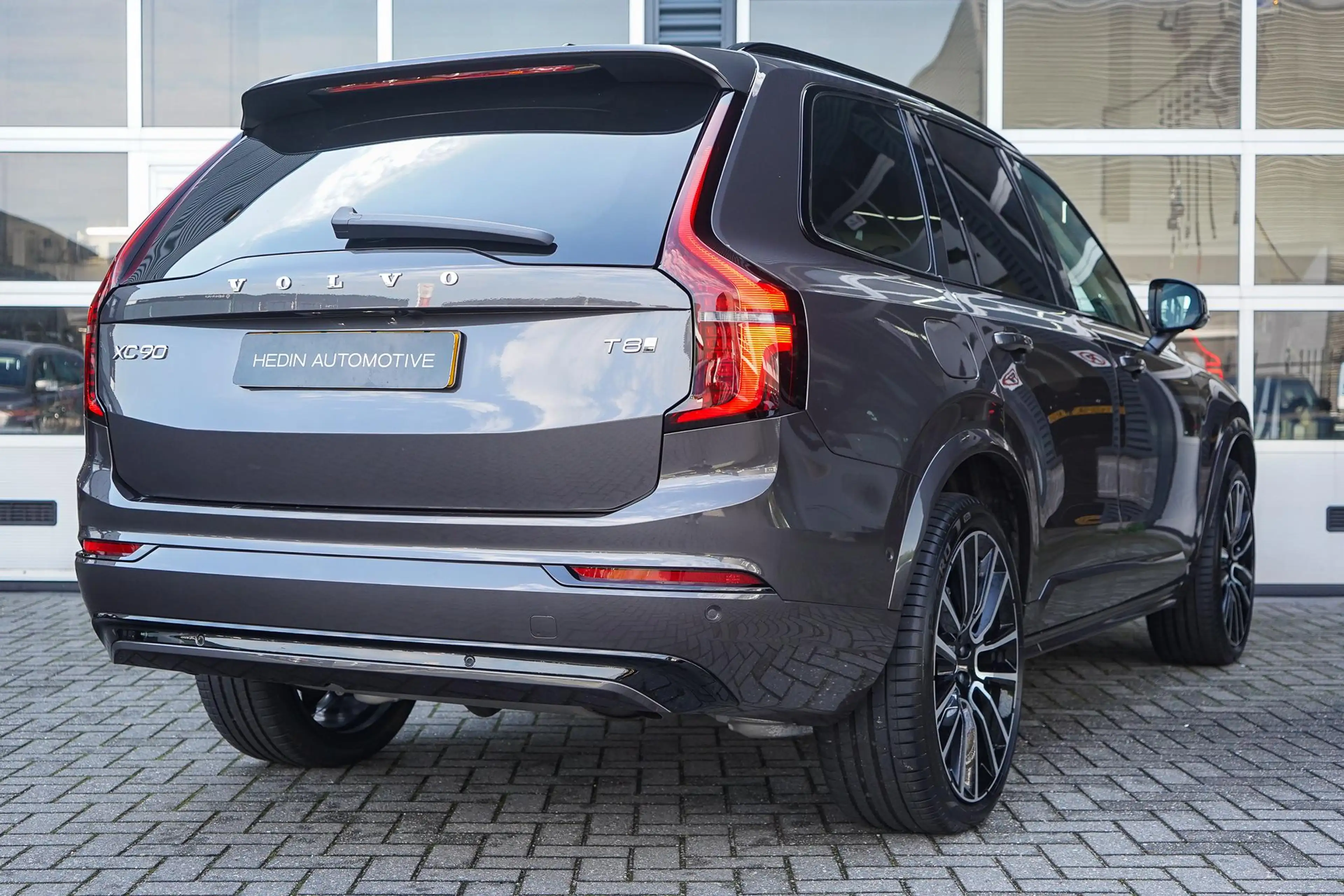 Volvo XC90 2.0 T8 Plug-in hybrid AWD Ultra Dark | Bowers & Wi — photo 6