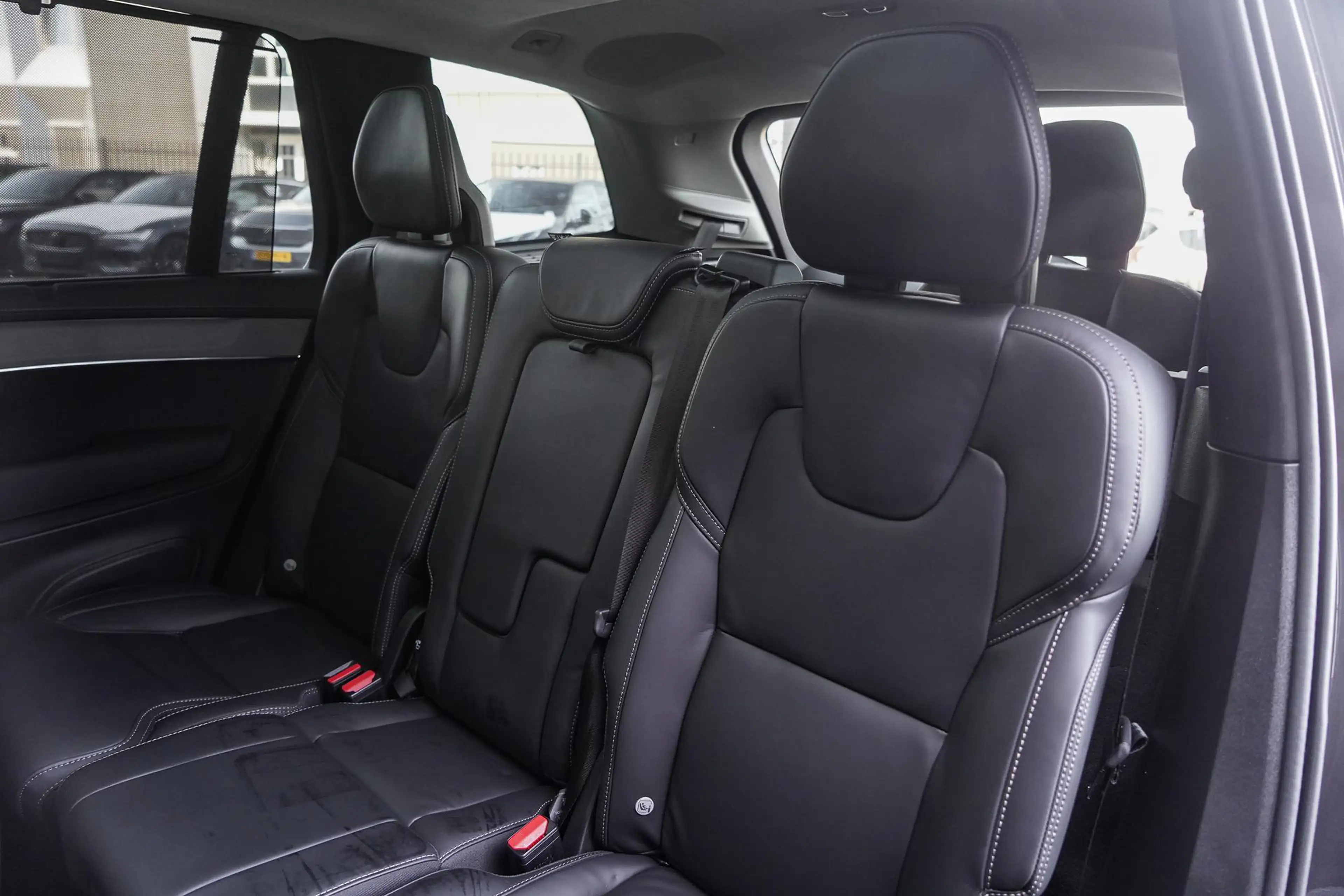 Volvo XC90 2.0 T8 Plug-in hybrid AWD Ultra Dark | Bowers & Wi — photo 14