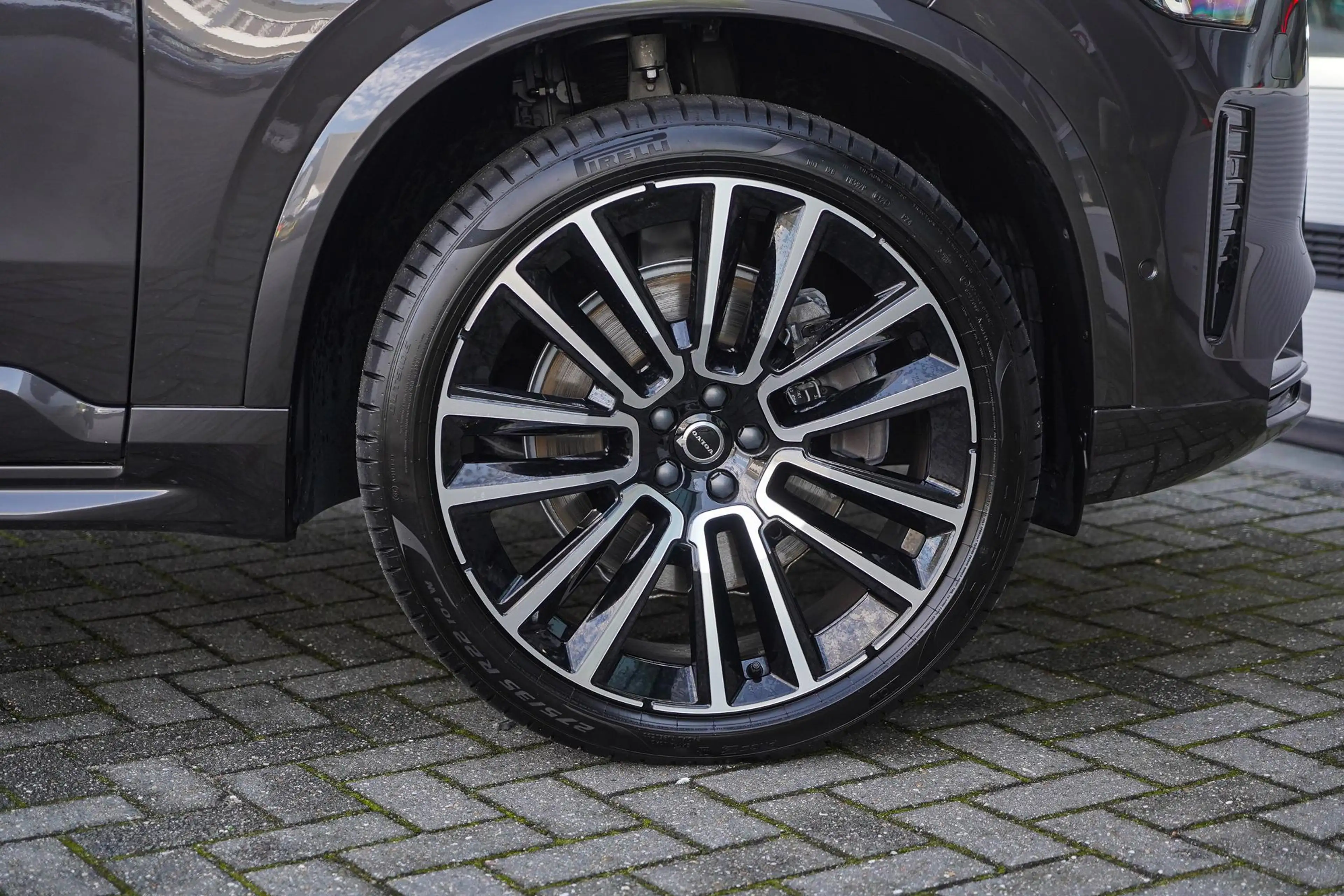 Volvo XC90 2.0 T8 Plug-in hybrid AWD Ultra Dark | Bowers & Wi — photo 7