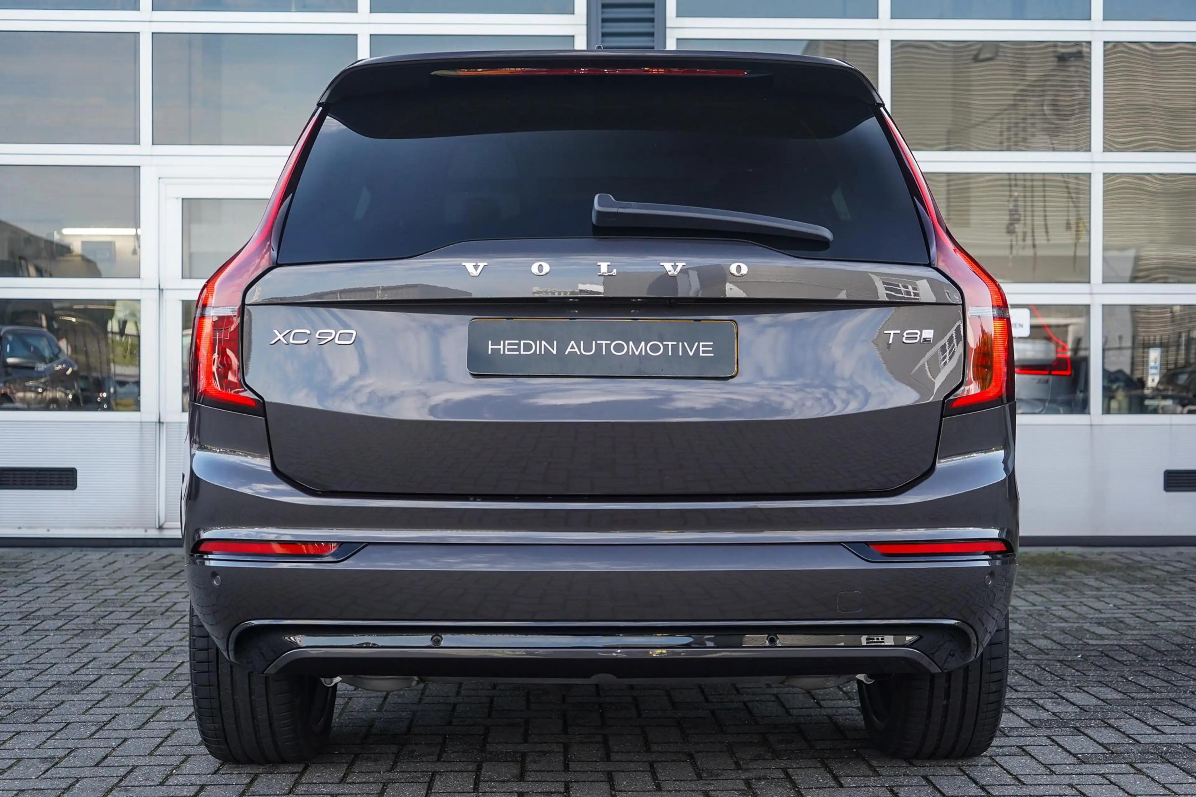 Volvo XC90 2.0 T8 Plug-in hybrid AWD Ultra Dark | Bowers & Wi — photo 5