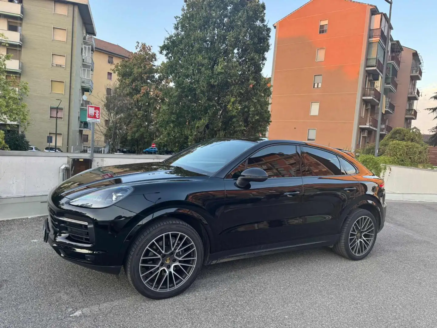 Porsche Cayenne Coupé 3.0 V6 Nero - 2