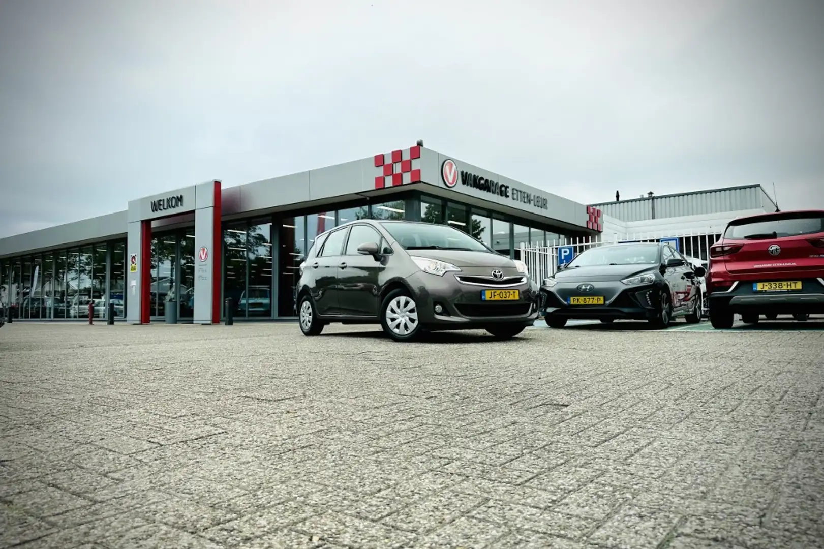 Toyota Verso-S 1.3 VVT-i Aspiration | TREKHAAK | CAMERA | CLIMATE Grau - 2