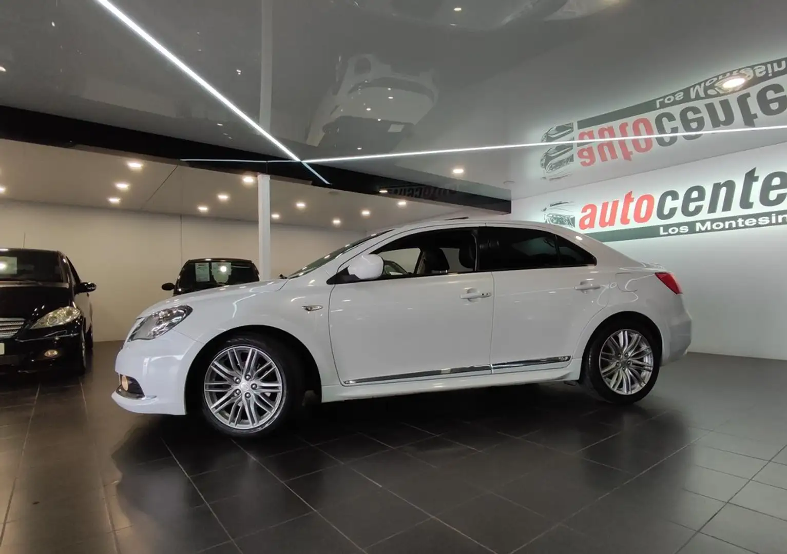 Suzuki Kizashi 2.4 Sport 4x4 CVT Bianco - 1