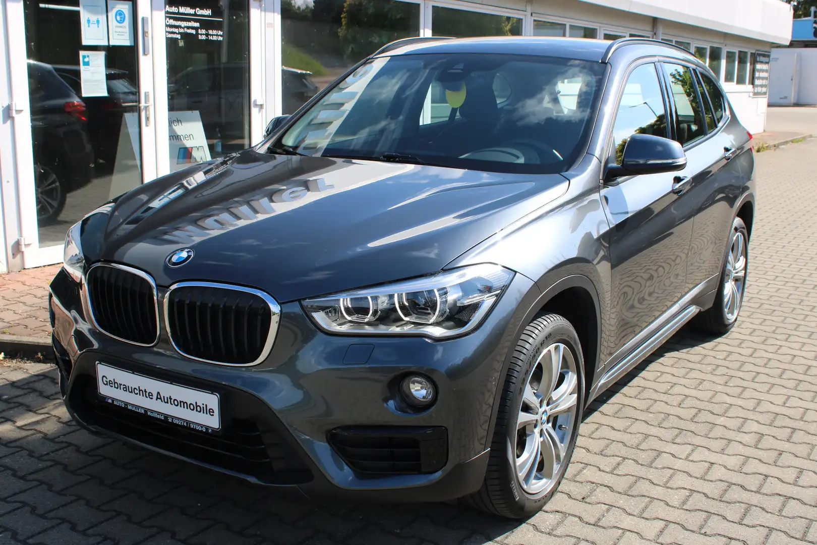 BMW X1 xDrive18d (2 Sport Line LED RFK Tempomat Shz Grijs - 2