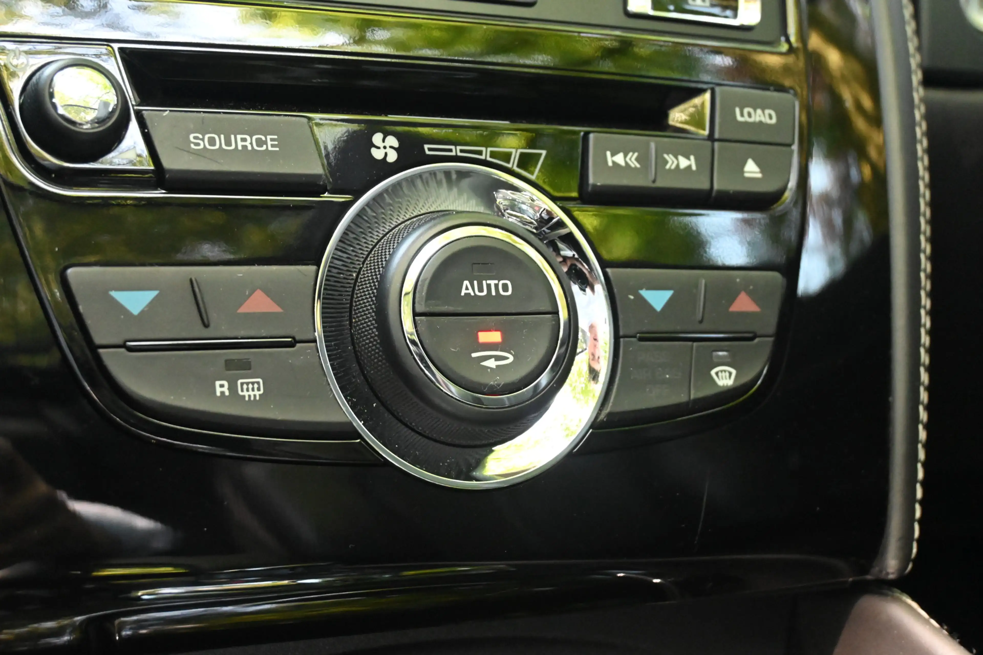 Jaguar XK 5.0 V8 Convertible — photo 26