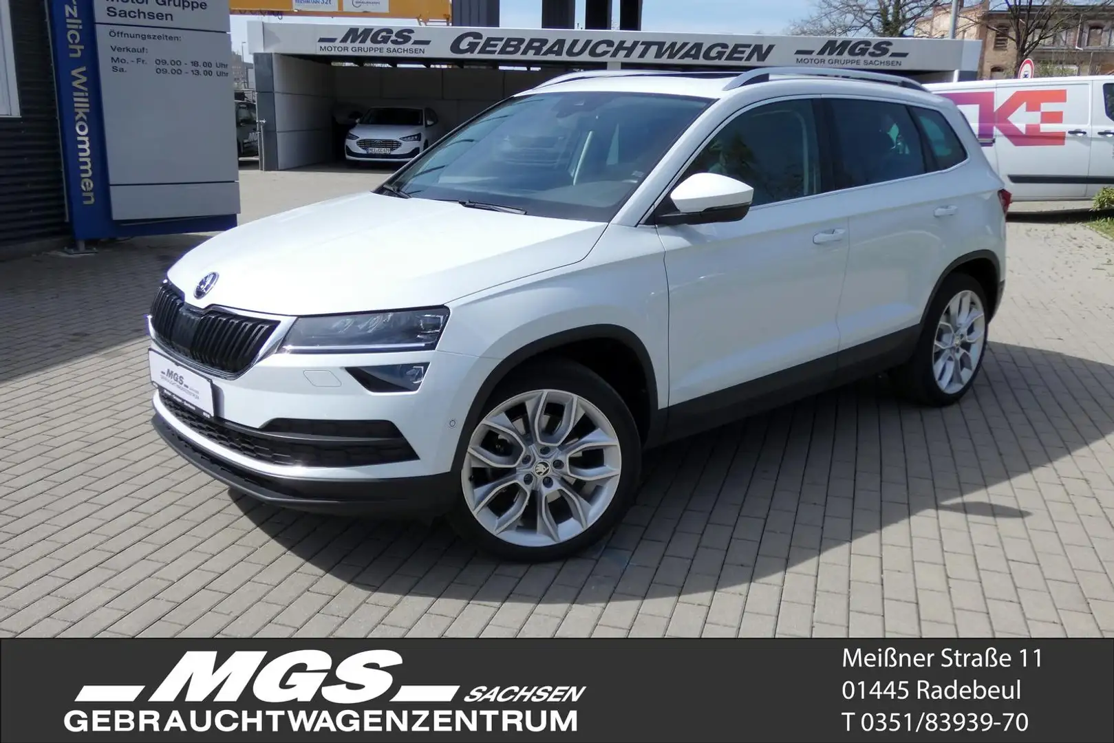 Skoda Karoq 2.0 TDI "Style" 4x4 #STDHZG #PANO #AHK Weiß - 1