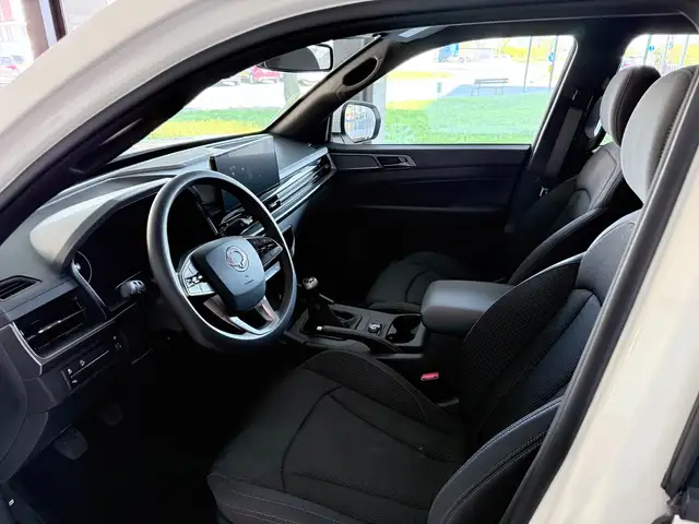 KGM Rexton view 10