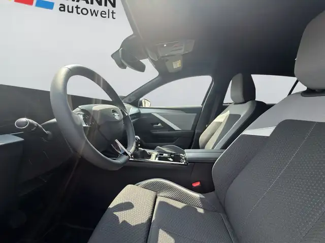 Opel Astra view 9