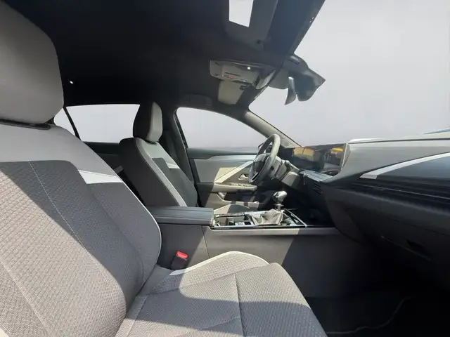 Opel Astra view 8