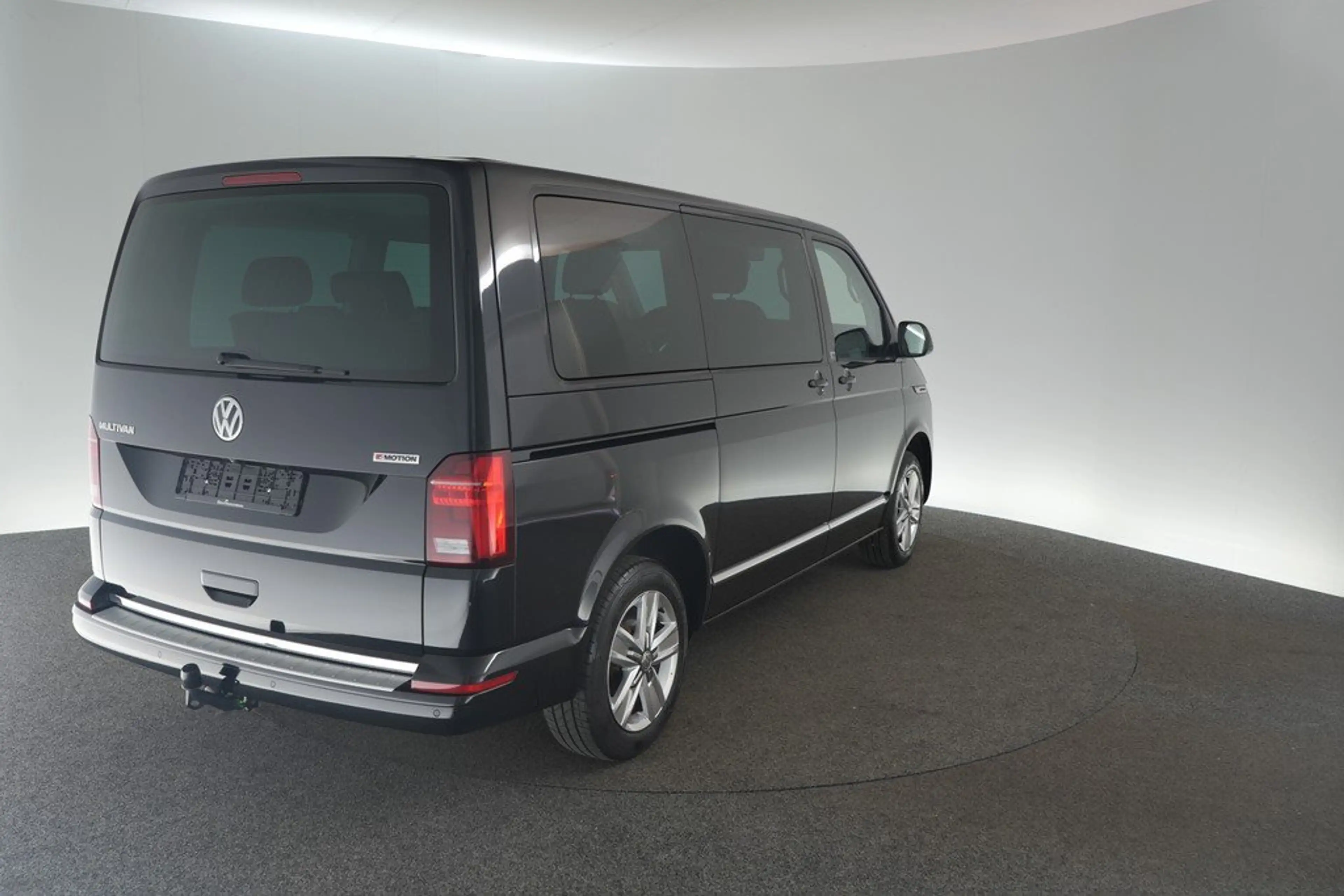 Volkswagen T6.1 Multivan 2.0 TDI 4M DSG Generation SIX — photo 3