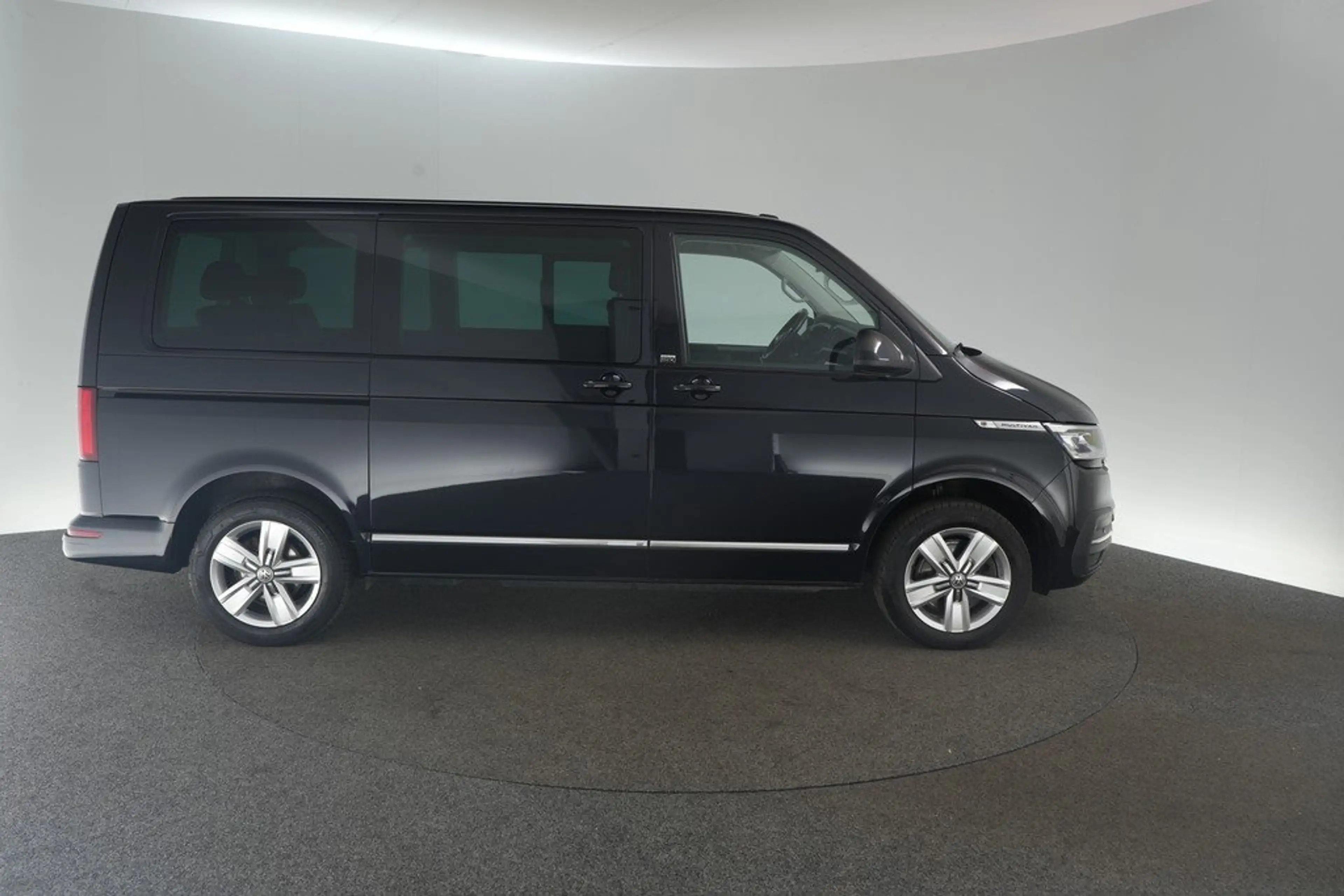 Volkswagen T6.1 Multivan 2.0 TDI 4M DSG Generation SIX — photo 7