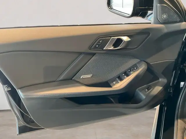 BMW 1 Series view 8