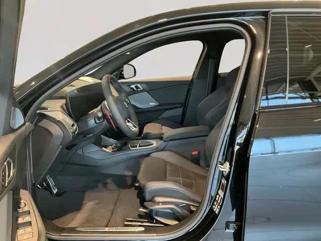 BMW 1 Series view 9