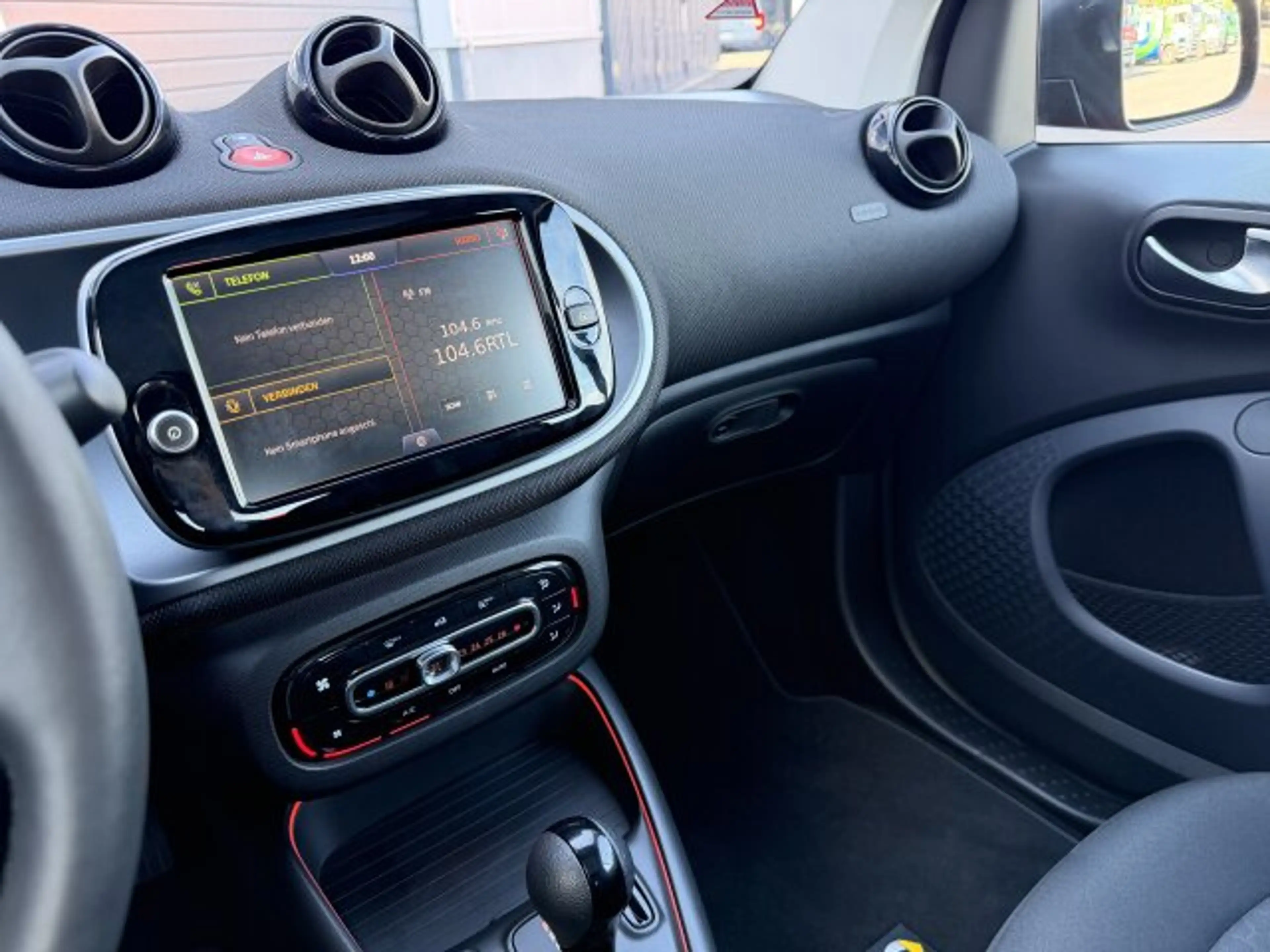smart forTwo smart EQ fortwo Exclusive LED Panorama Kamera... — photo 13