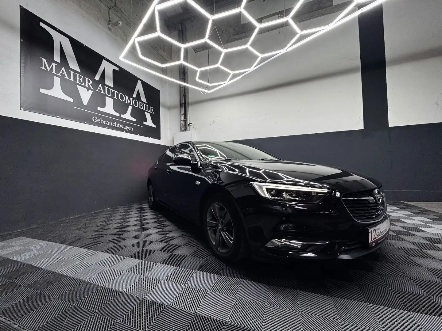 Opel Insignia B Grand Sport Dynamic*LED-LUX*KAMERA* Schwarz - 1
