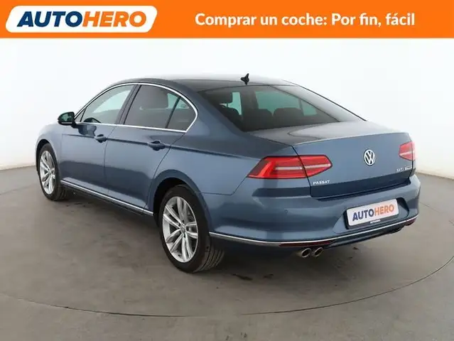 Volkswagen Passat view 4