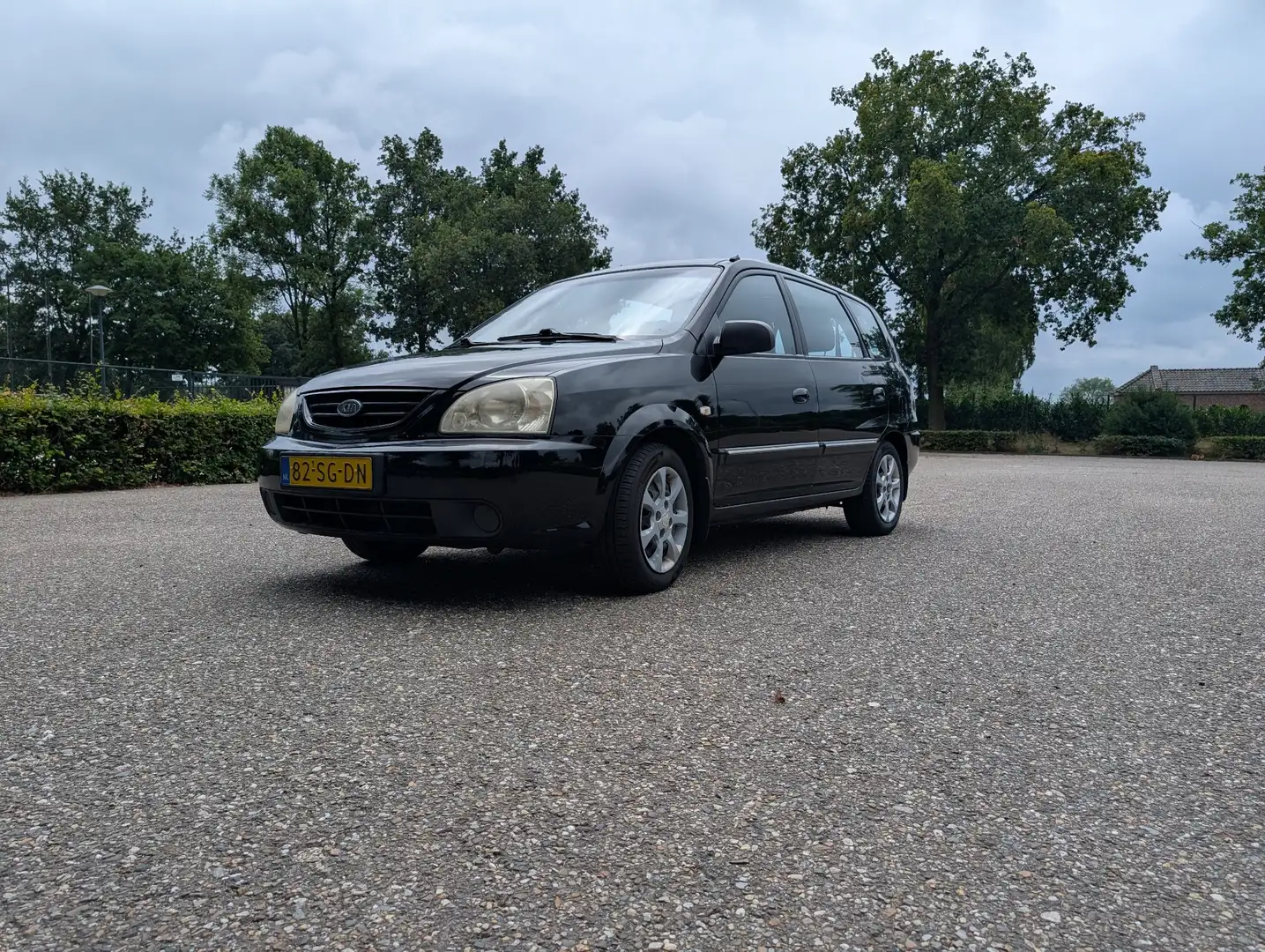 Kia Carens 1.6-16V LX Black - 1