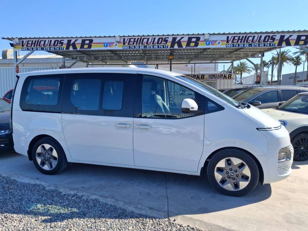Hyundai STARIA 2.2CRDi 9S Maxx 177 Aut. - foto 1