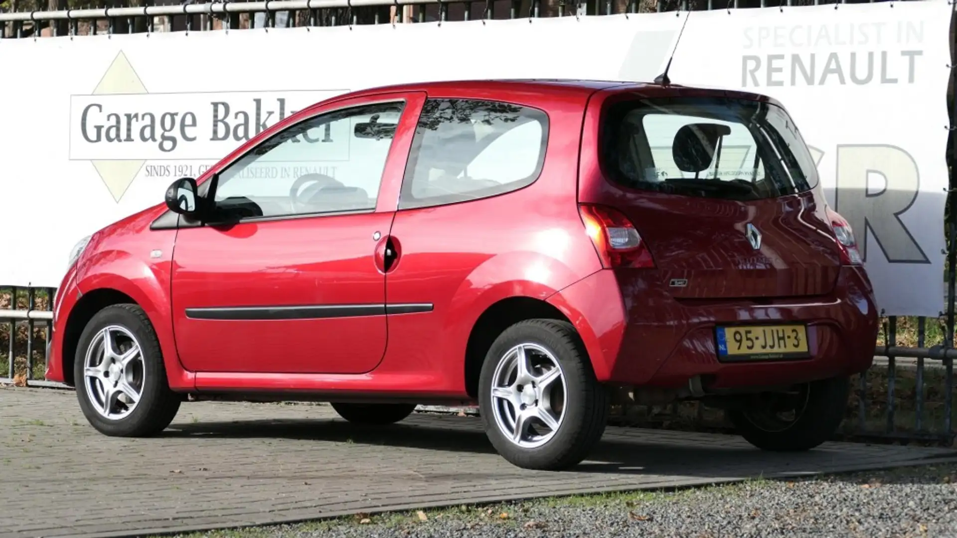 Renault Twingo 1.2 60 Authentique Rosso - 2